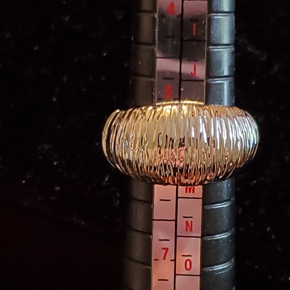 Lia Sophia ribbed silvertone dome ring size 6 - Picture 8 of 9